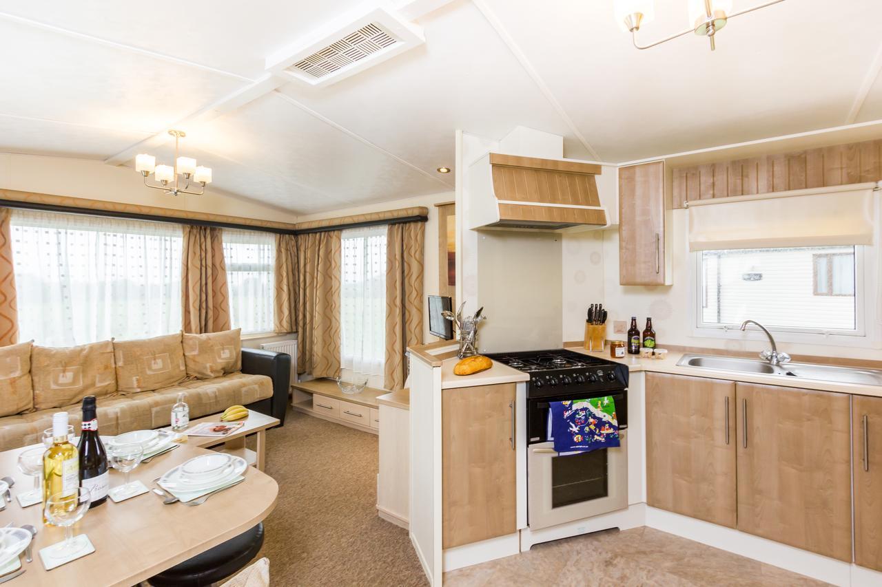 Orchards Holiday Park Каус Стая снимка