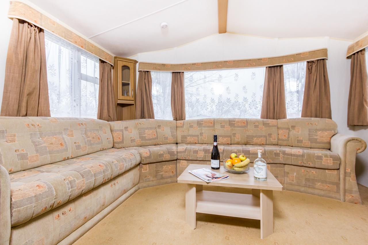 Orchards Holiday Park Каус Екстериор снимка